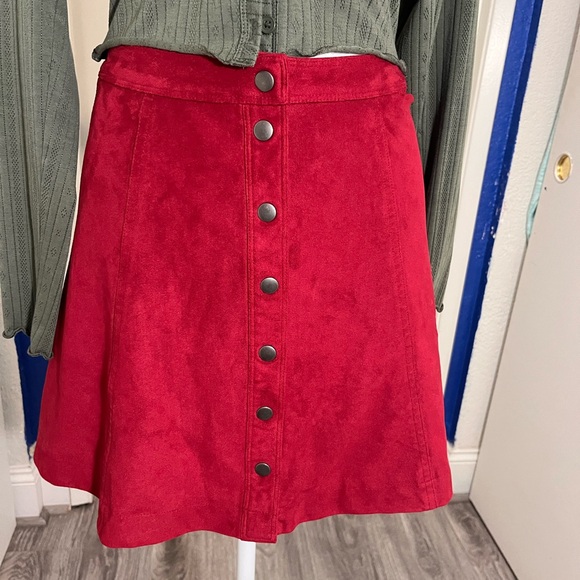 Abercrombie & Fitch Red Faux Suede A-Line Mini Skirt Size 2 - Picture 2 of 7